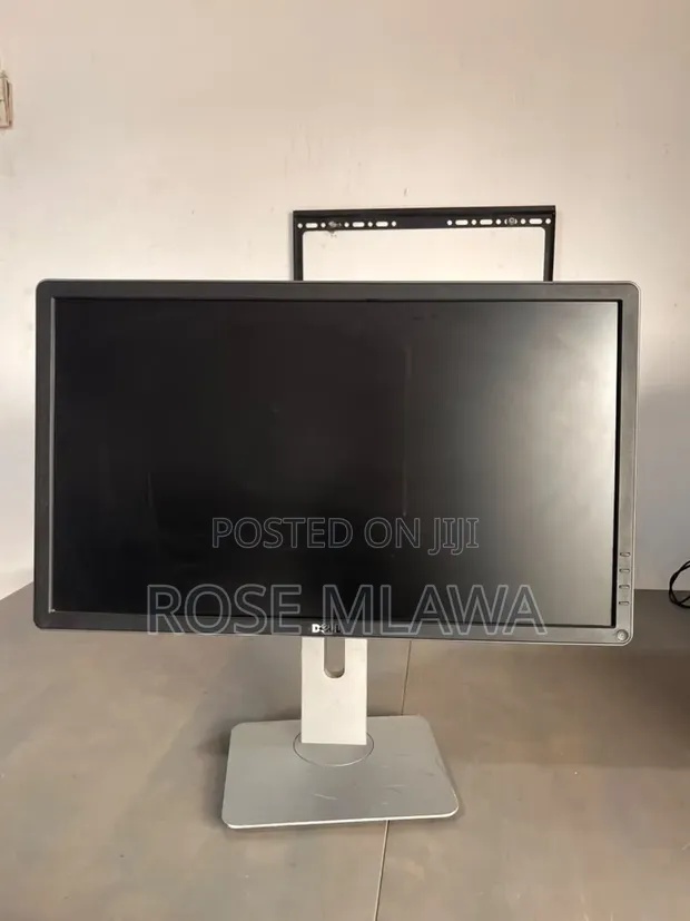 Dell 22-Inch Full HD IPS Professional Monitor (Iliyo tumika) - 1