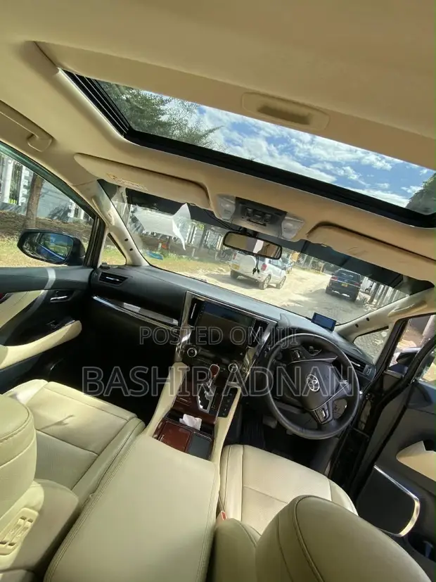 Toyota Alphard 2.5 Petrol AWD 2017 Nyeusi - 1