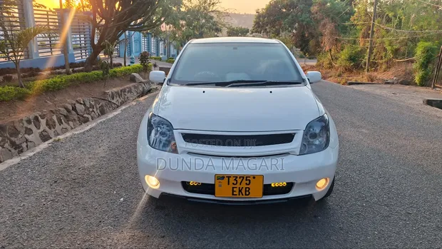 Toyota IST 2007 Nyeupe - 1