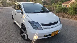 Toyota IST 2007 Nyeupe