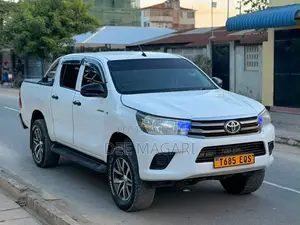 Toyota Hilux 2016 Nyeupe