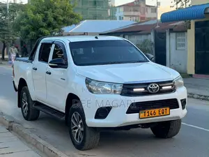 Toyota Hilux 2017 Nyeupe