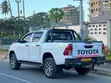 Toyota Hilux 2017 Nyeupe - 2