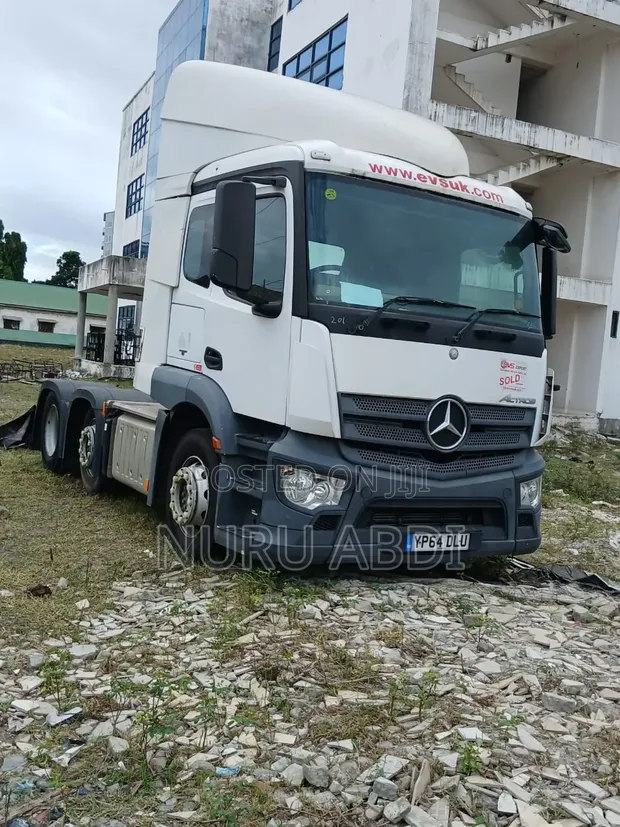Mercedes-Benz Actros Tractor Unit - 1