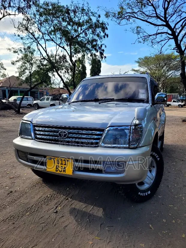 Toyota Land Cruiser Prado 2004 Nyeupe - 1