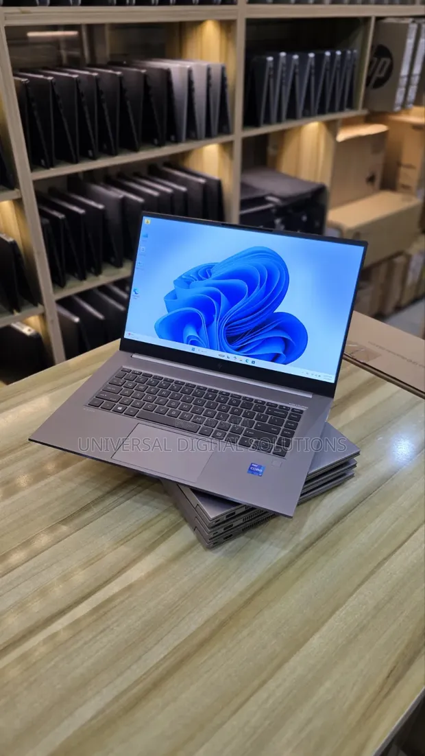 Laptop HP ZBook Studio G8 - Intel Core i7, 32GB RAM, 1TB SSD, RTX 3070 - 1