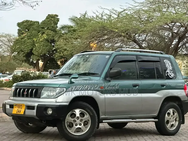 Mitsubishi Pajero IO 2005 Nyeupe - 1