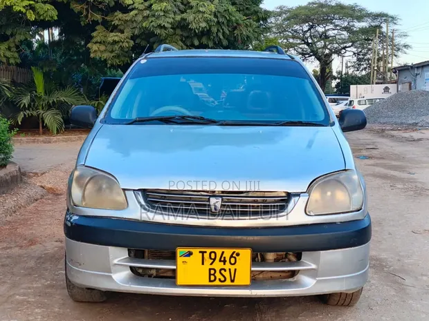 Toyota Raum 1999 Nyeupe - 1