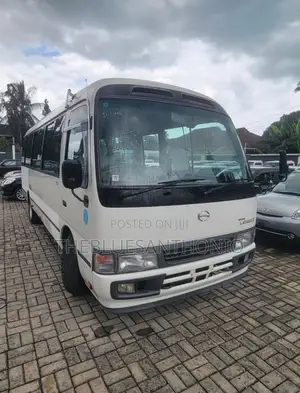 Toyota Coaster 2007 Basi - Nyeupe
