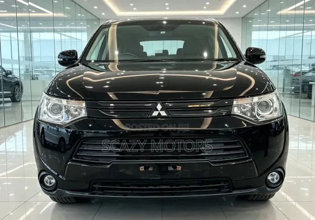 Mitsubishi Outlander 2015 Nyeusi - 1