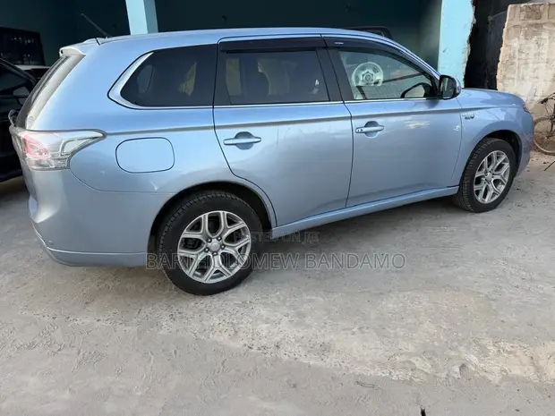 Mitsubishi Outlander 2.0 PHEV AWD 2013 Bluu - 1