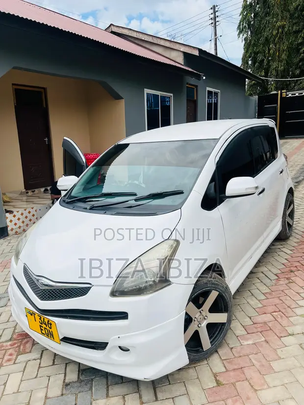 Toyota Ractis 1.5 AWD 2007 Nyeupe - 1