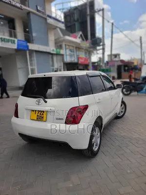 Toyota IST 2004 Nyeupe