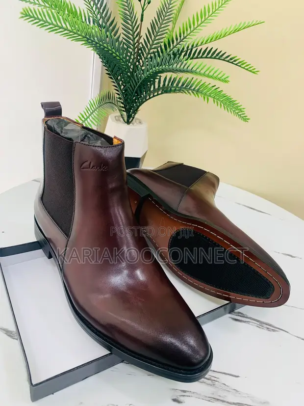 Viatu vya Chelsea vya Ngozi Nyeusi vya Mtindo wa Clarks - 1