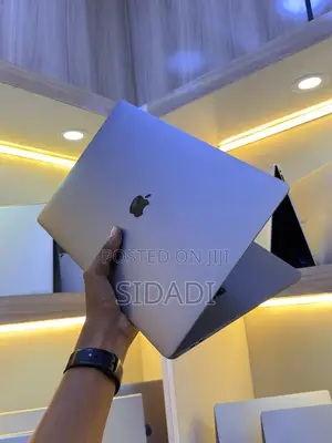 Apple MacBook Pro 2019 15" Intel Core i7 32GB RAM 512GB SSD