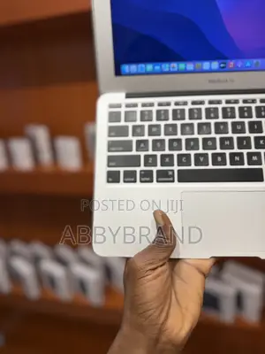 Apple MacBook Air 2015 11-inch 8GB RAM 128GB SSD