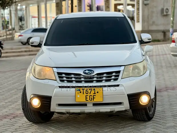 Subaru Forester 2010 White - 1