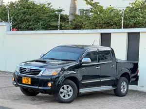 Toyota Hilux Vigo 2013 Nyeusi