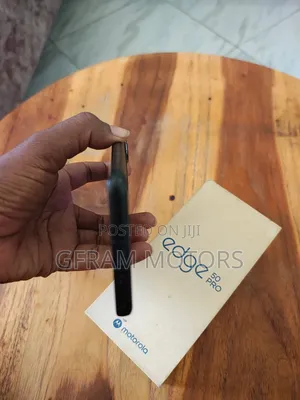 Motorola Edge 50 Pro 256GB Nyeusi