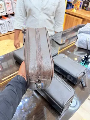 Mikoba ya Clutch: Fingerprint na Mifumo ya Kawaida