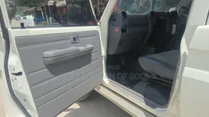 Toyota Land Cruiser LX 2021 White