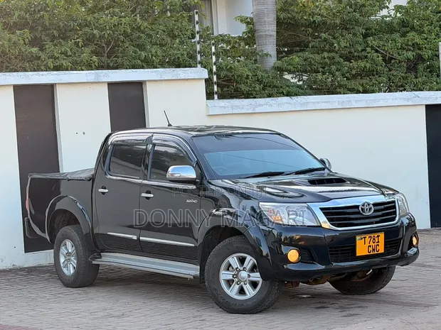 Toyota Hilux Vigo Double Cabin 2013 - 1