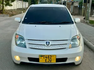 Toyota IST 2006 Nyeupe