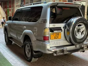 Toyota Land Cruiser Prado 2002 Nyeupe