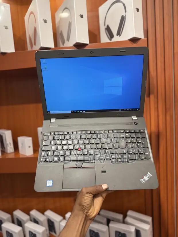 Laptopi ya Lenovo ThinkPad E570 - Core i5, 8GB RAM, 1TB HDD - 1