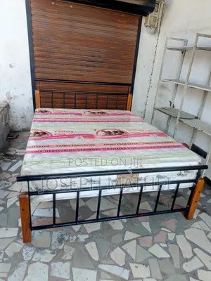 Kitanda cha Skyline Furniture King na Godoro la Spring