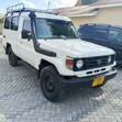 Toyota Land Cruiser 2010 Nyeupe - 2
