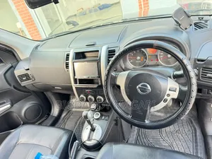 Nissan X-Trail 2010 Nyeusi
