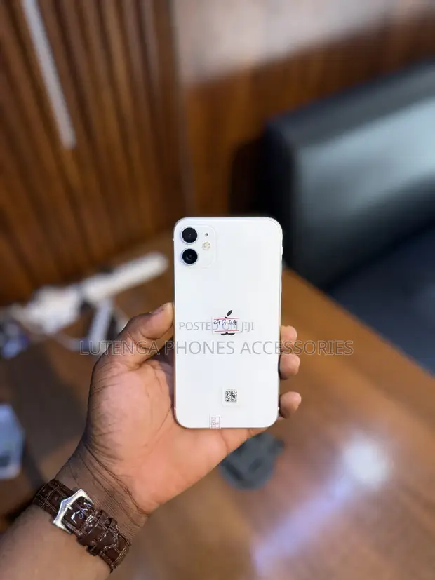 Apple iPhone 11 64GB Nyeupe - 1