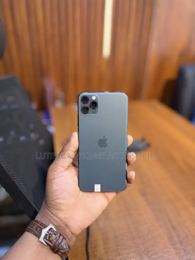 Apple iPhone 11 Pro Max 64GB Nyeusi - 1