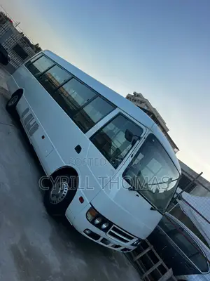 Mitsubishi Fuso Rosa 2007 Nyeupe
