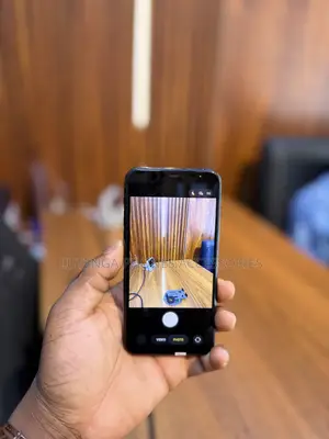 Apple iPhone 11 Pro 64GB Nyeusi