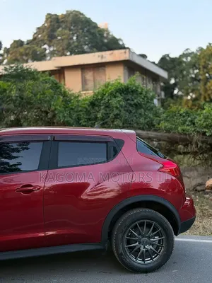 Nissan Juke 2011 Rangi ya Maroon