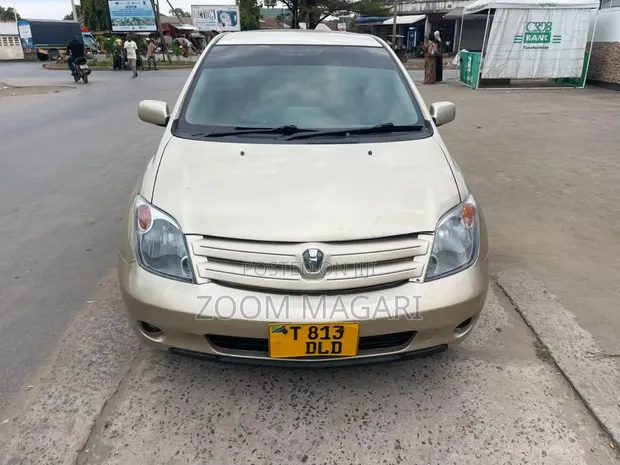 Toyota IST 2005 Gold - 1