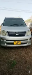 Toyota Voxy 2005 Nyeupe - 1