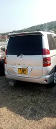 Toyota Voxy 2005 Nyeupe - 2