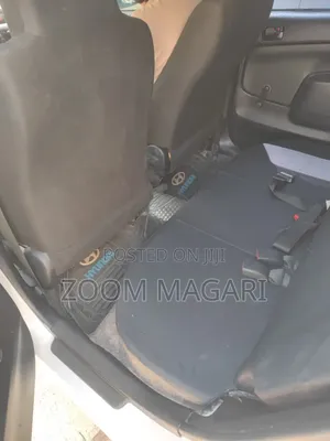 Toyota Voxy 2005 Nyeupe