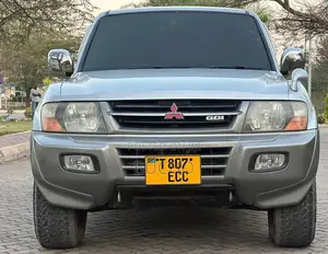 Mitsubishi Pajero 2005 Nyeupe