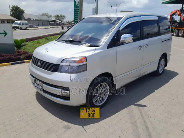 Toyota Voxy 2006 Silver - 1
