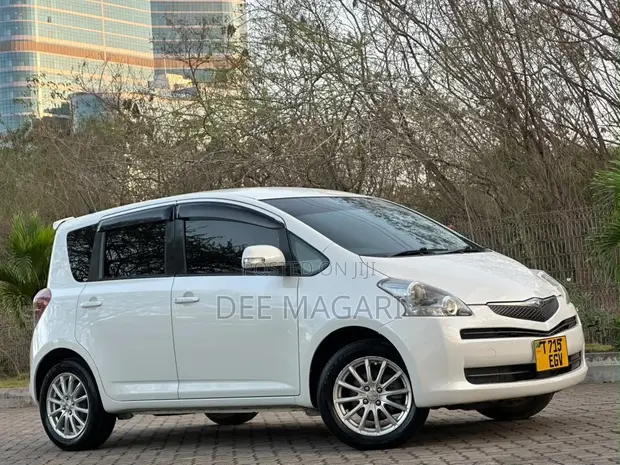 Toyota Ractis 2006 - White - 1