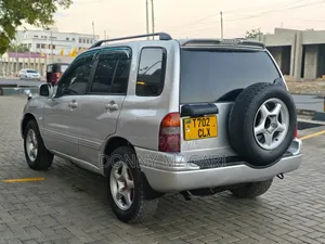 Suzuki Escudo 2005 Nyeupe