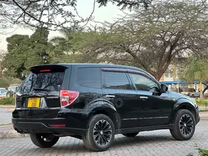 Subaru Forester 2010 Nyeusi