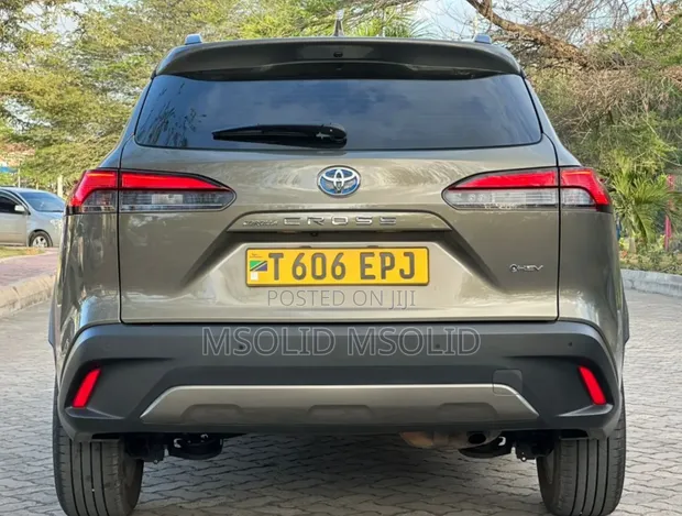Toyota Corolla Cross 2025 Hybrid Nyeusi - 1