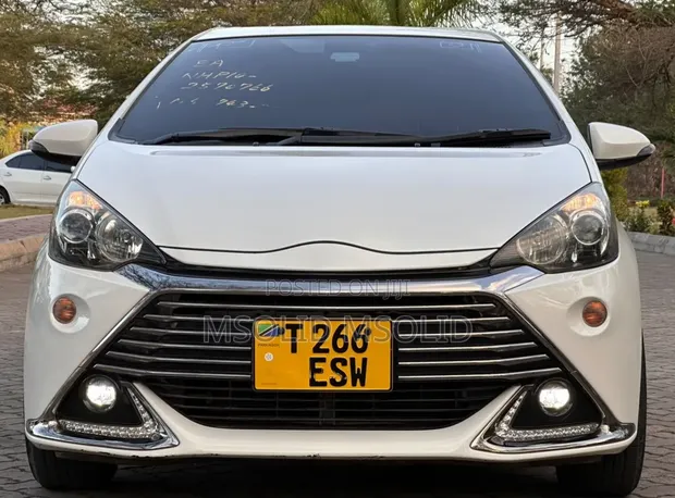 Toyota Aqua 2017 White - 1