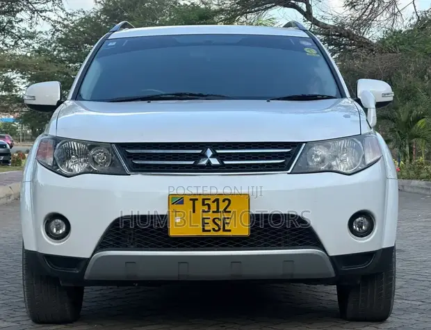 Mitsubishi Outlander 2011 Nyeupe - 1
