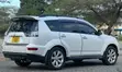 Mitsubishi Outlander 2011 Nyeupe - 3